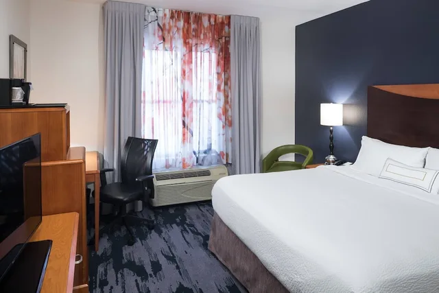 غرفة بسرير كينج لذوي الإعاقة، Fairfield Inn And Suites Orlando At Seaworld 1/3