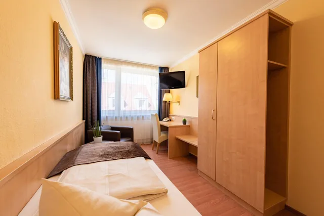 غرفة مفردة، Hotel Royal 6/12