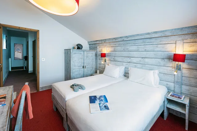 Superior, Double Bed, Aiguille Percee Hotel Restaurant 1/4