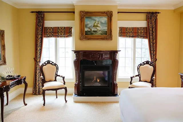 غرفة سوبيريور بسرير كينج، Riverbend Inn and Vineyard 1/3