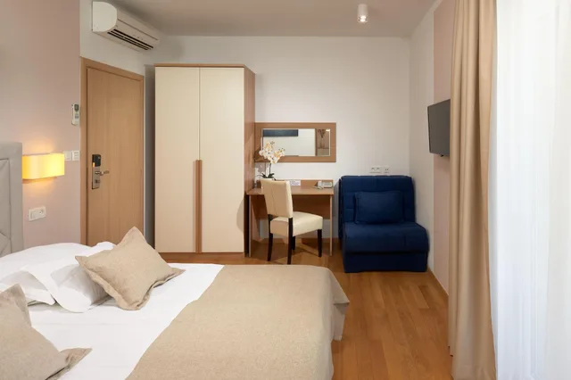 Standard, Double Bed, Pool View, Balcony, Hotel Fortuna 1/8