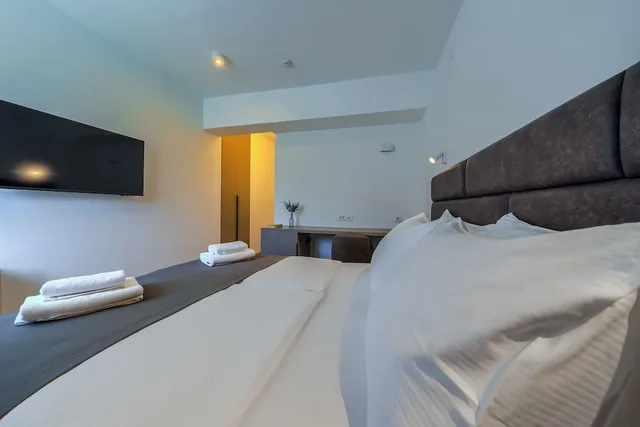 غرفة قياسية بسرير مزدوج بإطلالة على المتنزه، Hotel Alkar 4/10