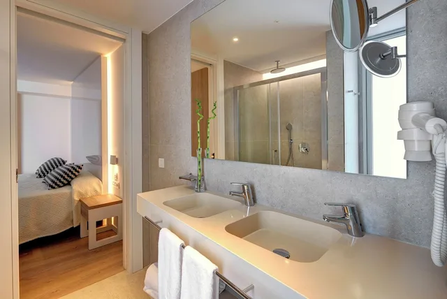 Junior Suite, Twin Beds, Pool View, Hipotels Bahia Cala Millor - Adults Only 4/4