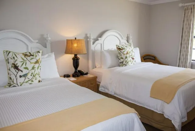 غرفة بسريرين مزدوجين، Inn On The Lakes 1/1