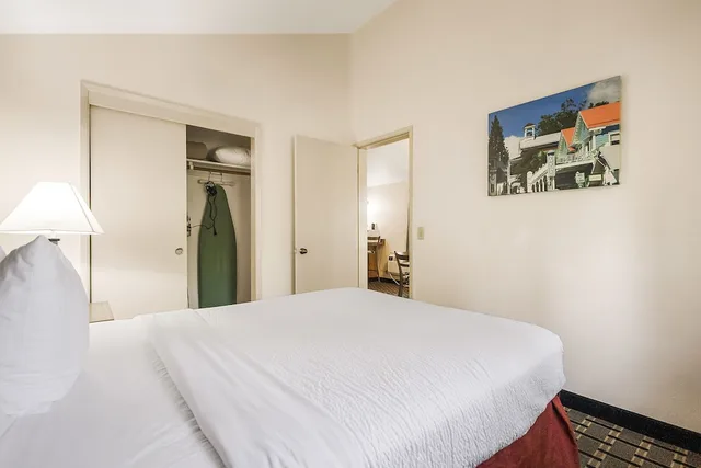 Cabin, Queen Bed, Northern Queen Inn 1/5