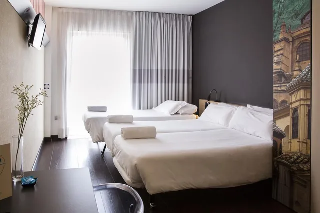 غرفة عائلية، B&B HOTEL Granada 1/3