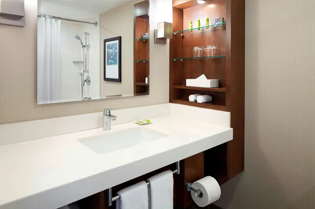 غرفة بسريرين كوين، Delta Hotels By Marriott Kingston Waterfront 2/2