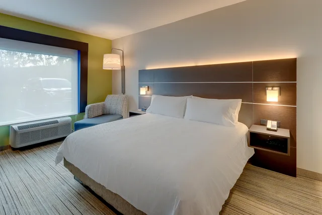 غرفة بسرير كينج، Holiday Inn Express & Suites Corbin, an IHG Hotel 1/6