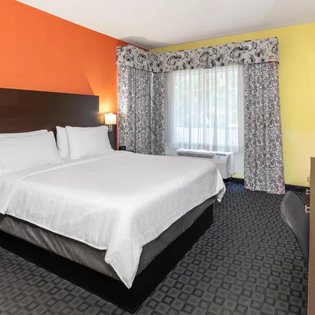 جناح تنفيذي بسرير كينج، Holiday Inn Garland 3/10