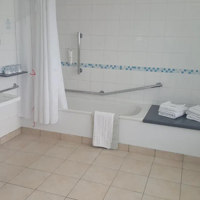 غرفة بسريرين منفصلين لذوي الإعاقة، Holiday Inn Derby Nottingham M1 J25 8/10
