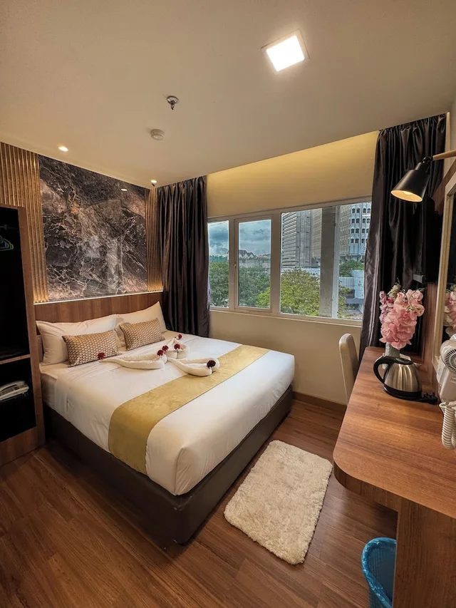 غرفة ديلوكس بسرير كوين بإطلالة على المدينة، Swiss Hotel 2/9