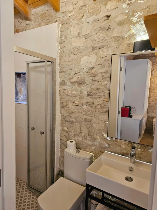 غرفة بسرير مزدوج بإطلالة على المسبح، Kugu Urla Otel 4/6