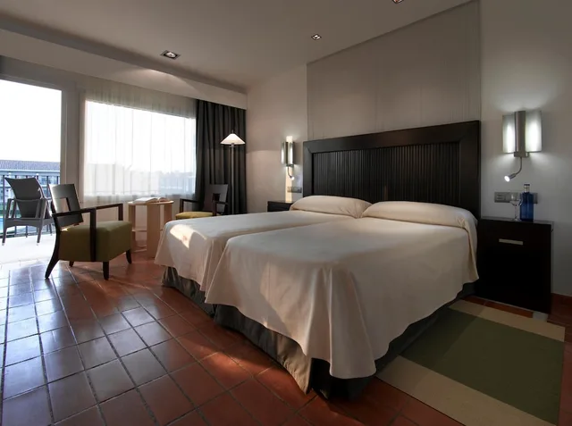 غرفة قياسية بسريرين منفصلين، Parador Malaga Golf 2/3