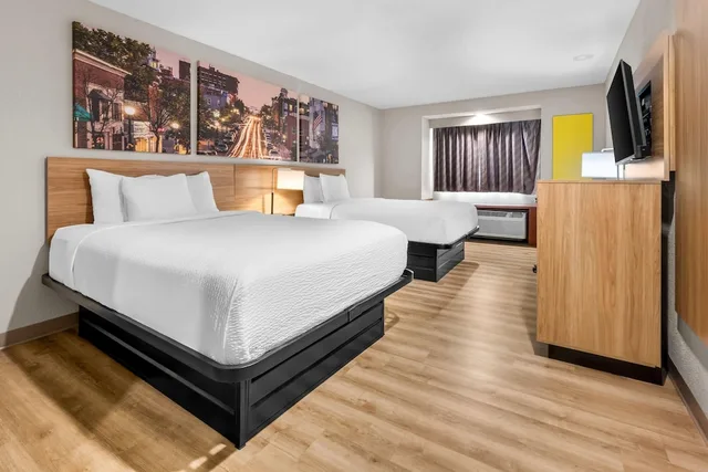 غرفة قياسية بسريرين كوين، Days Inn by Wyndham near Kansas Speedway 1/10