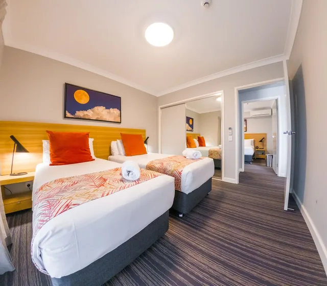 2 Bedrooms, Apartment, King and Twin Beds, Potters Boutique Hotel 3/6