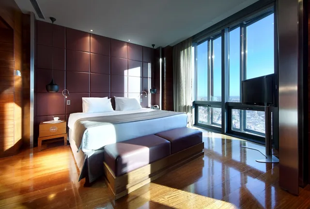 جناح جونيور، Eurostars Madrid Tower 3/10