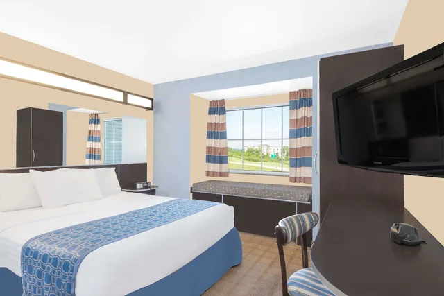 Suite, Queen Bed, Microtel Inn & Suites By Wyndham Waynesburg 5/10