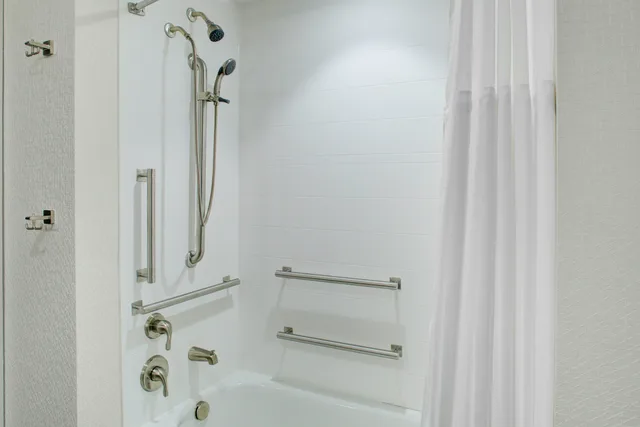 غرفة بسريرين كوين بحوض استحمام لذوي الإعاقة، Hilton Garden Inn Jackson Tn 7/7