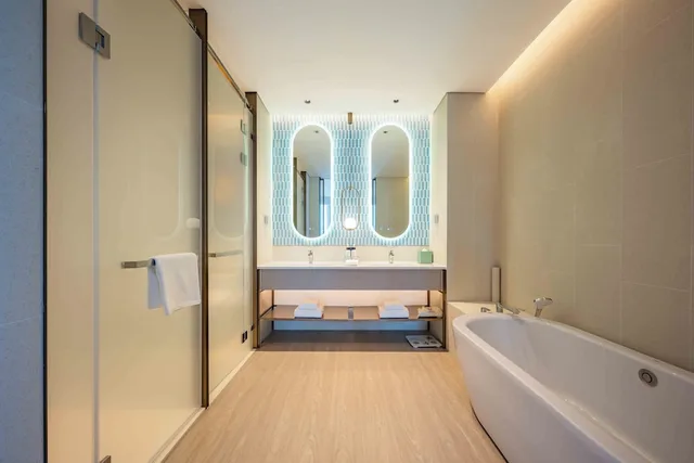 Suite, Twin Beds, EVEN Hotel Shanghai Expo by IHG 4/4