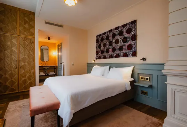 جناح جونيور، Hotel Mercier 1/2