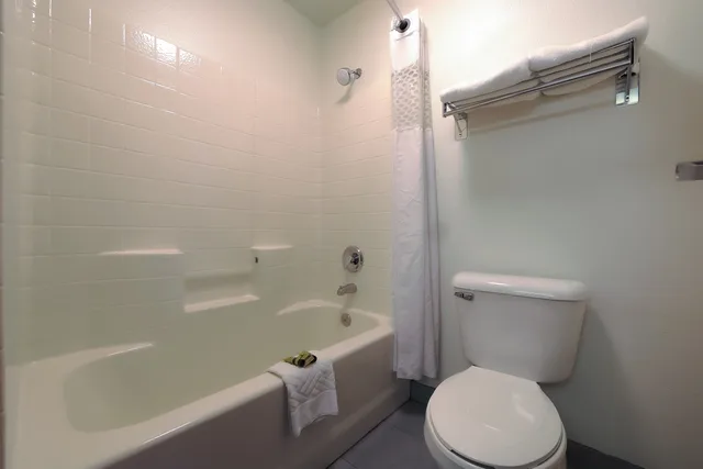 Double Queen Room - Bay view، Siletz Bay Beachfront Hotel by OYO Lincoln City 10/10