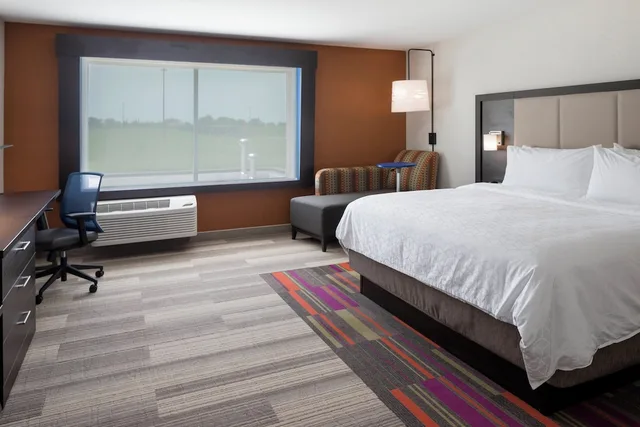 غرفة قياسية بسرير كينج، Holiday Inn Express Suites Bourbonnais East Bradley 2/5