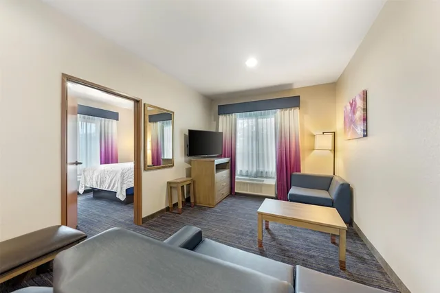 جناح بسريرين كوين مع أريكة بمطبخ لذوي الإعاقة، Best Western Plus San Antonio East Inn and Suites 4/7