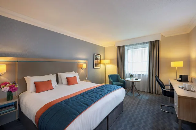 غرفة سوبيريور بسرير مزدوج بإطلالة جزئية على البحر، Leonardo Royal Hotel Brighton Waterfront 1/5