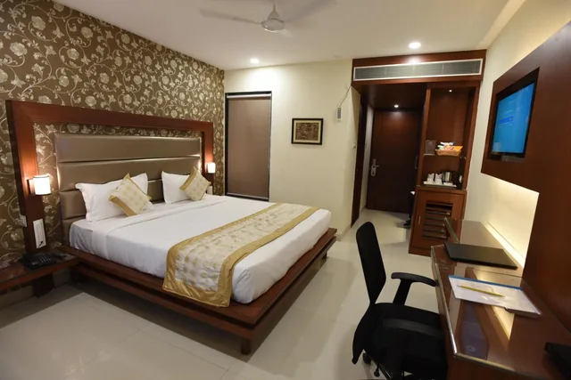 غرفة قياسية بسرير كينج، Hotel Grand Rajputana 1/2