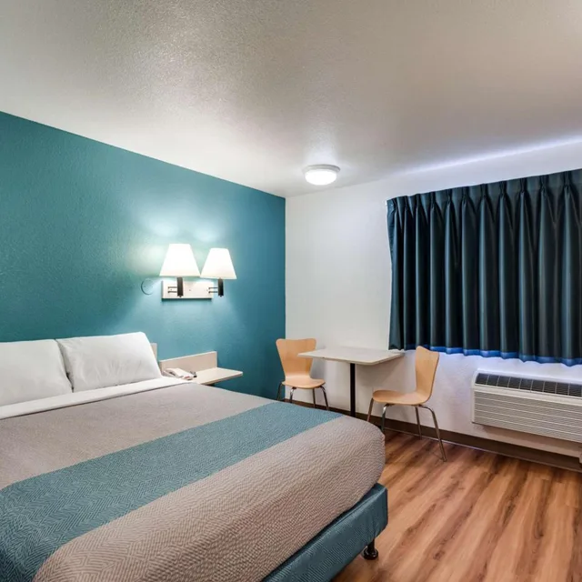 1 Queen Bed - Smoking, Micfridge، Motel6 Spokane, WA - West 1/9