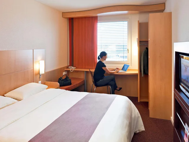 غرفة بسرير مزدوج لذوي الإعاقة، Ibis Basel Bahnhof 1/4