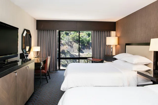 Room, 2 Queen Beds, Sheraton Mission Valley San Diego 1/4