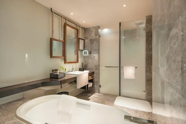 غرفة بريميوم تنفيذية بسرير كينج، Hilton Dalian Golden Pebble Beach Resort 2/2