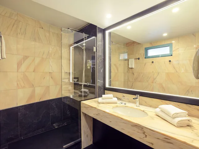 غرفة سوبيريور بسرير مزدوج بإطلالة على الحديقة، Mercure Paris Saint-Ouen 2/2