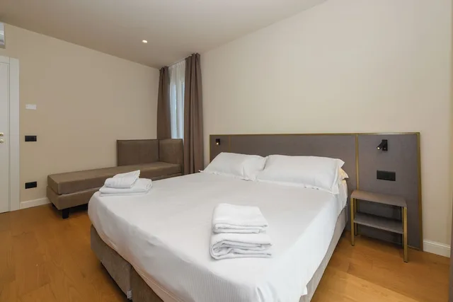 Apartment, 1 Queen and 1 Single Bed, Convertible Double Bed, Kitchenette, Annex، Best Western Hotel Arya 2/10