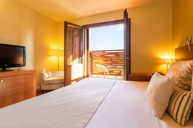 Room, Triple, Single, 3 Beds, Hot Tub، Izan Puerta De Gredos 1/3