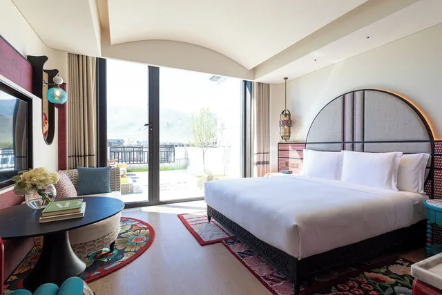 غرفة قياسية بسرير كينج بإطلالة على الفناء، Hotel Indigo Sayram Lake by IHG 10/10