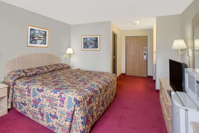 غرفة بسرير كوين، Super 8 by Wyndham Bethany MO 1/2