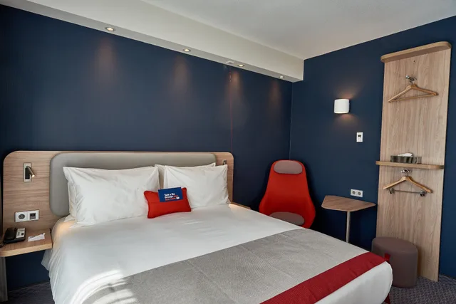 غرفة قياسية بسرير كوين لذوي الإعاقة، Holiday Inn Express Brussels - Grand-Place by IHG 1/5