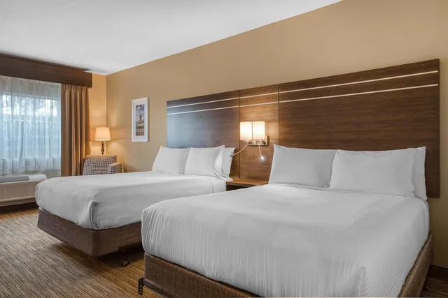 غرفة قياسية بسريرين كوين لذوي الإعاقة، Best Western Champions Forest Inn and Suites 1/4