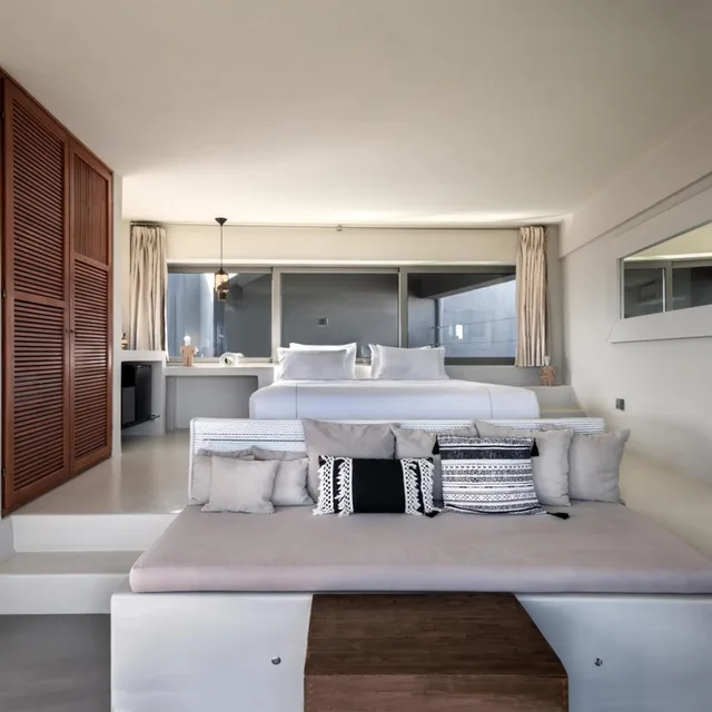 Junior Plunge Pool Suite with Seaview، West East Suites - Adults Only 8/8