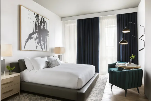غرفة بسرير كينج، The Kimpton Pittman Hotel 2/8