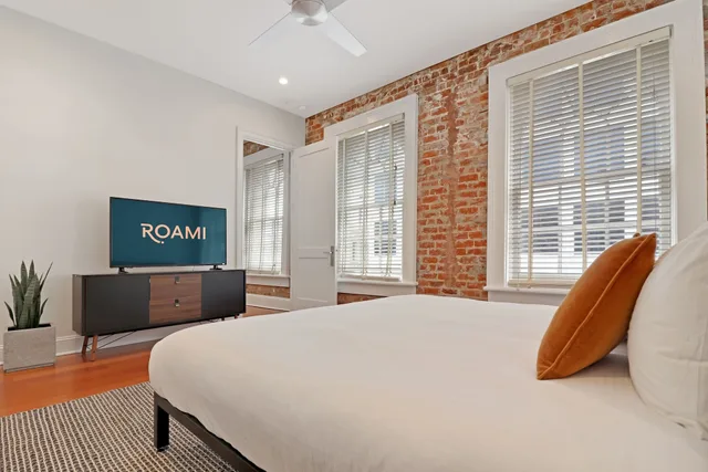 Adjoining, Apartment, 5 King Beds, 4 Queen Beds, 2 Sofa، Factors Row by Sextant 8/10