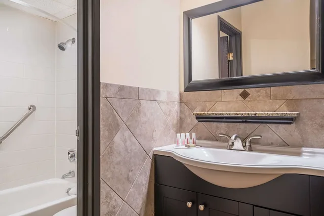 Room, 2 Queen Beds, Ramada By Wyndham Minneapolis Golden Valley 3/4