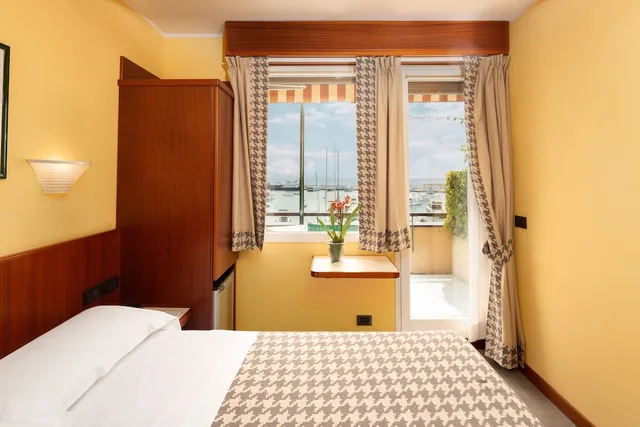 غرفة بإطلالة على البحر بشرفة مفردة بسرير مزدوج، Hotel Laurin Formerly Best Western Hotel Laurin 1/4
