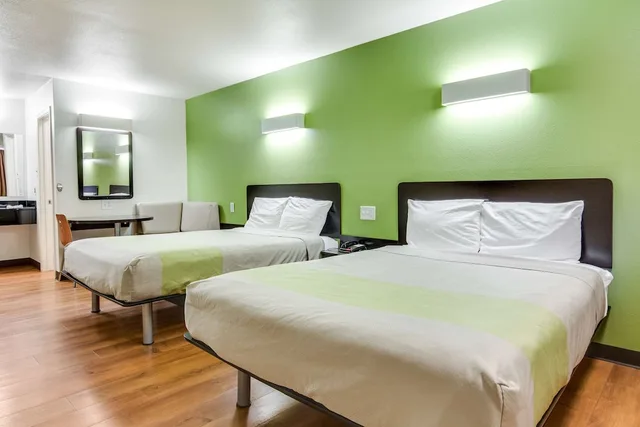 غرفة قياسية بسريرين كوين للمدخنين، Motel6 Longview Tx North 4/9