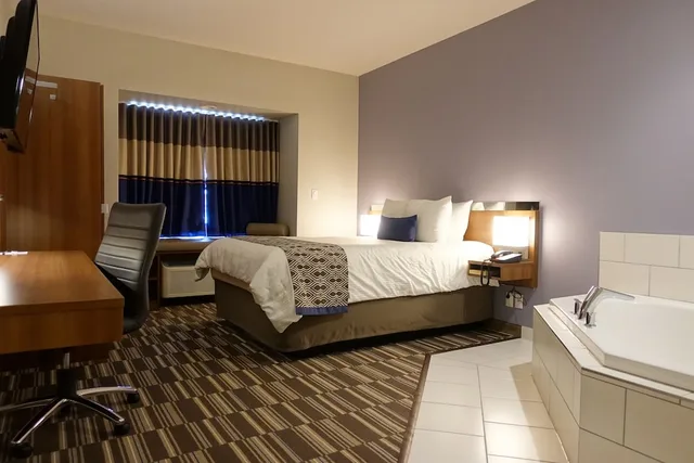 Studio, Suite, Queen Bed, Jetted Tub, Microtel Inn & Suites By Wyndham Sault Ste. Marie 9/10