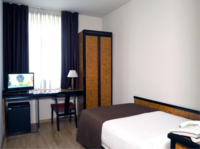 غرفة مفردة، Glories Hotel 8/16