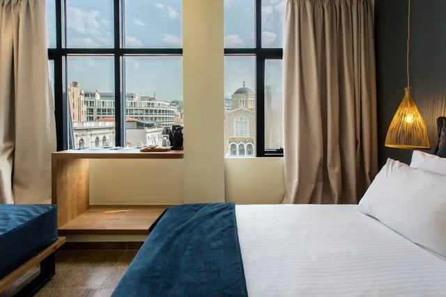 Senior, Suite, 1 Queen and 1 Single Bed, Metropolis View، Ciel Living Athens 5/6