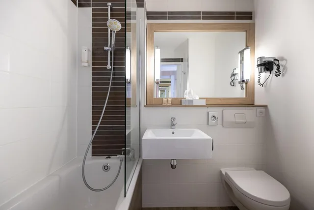 غرفة عائلية بسريرين منفصلين وسرير كوين، Best Western Hotel Le Bordeaux Sud 3/3